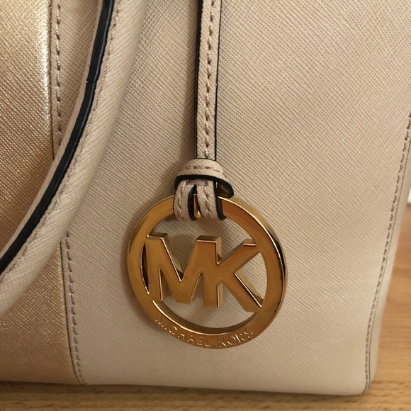 Michael Kors Blush Bag / Purse w/ Removable Strap - Picture 10 of 15